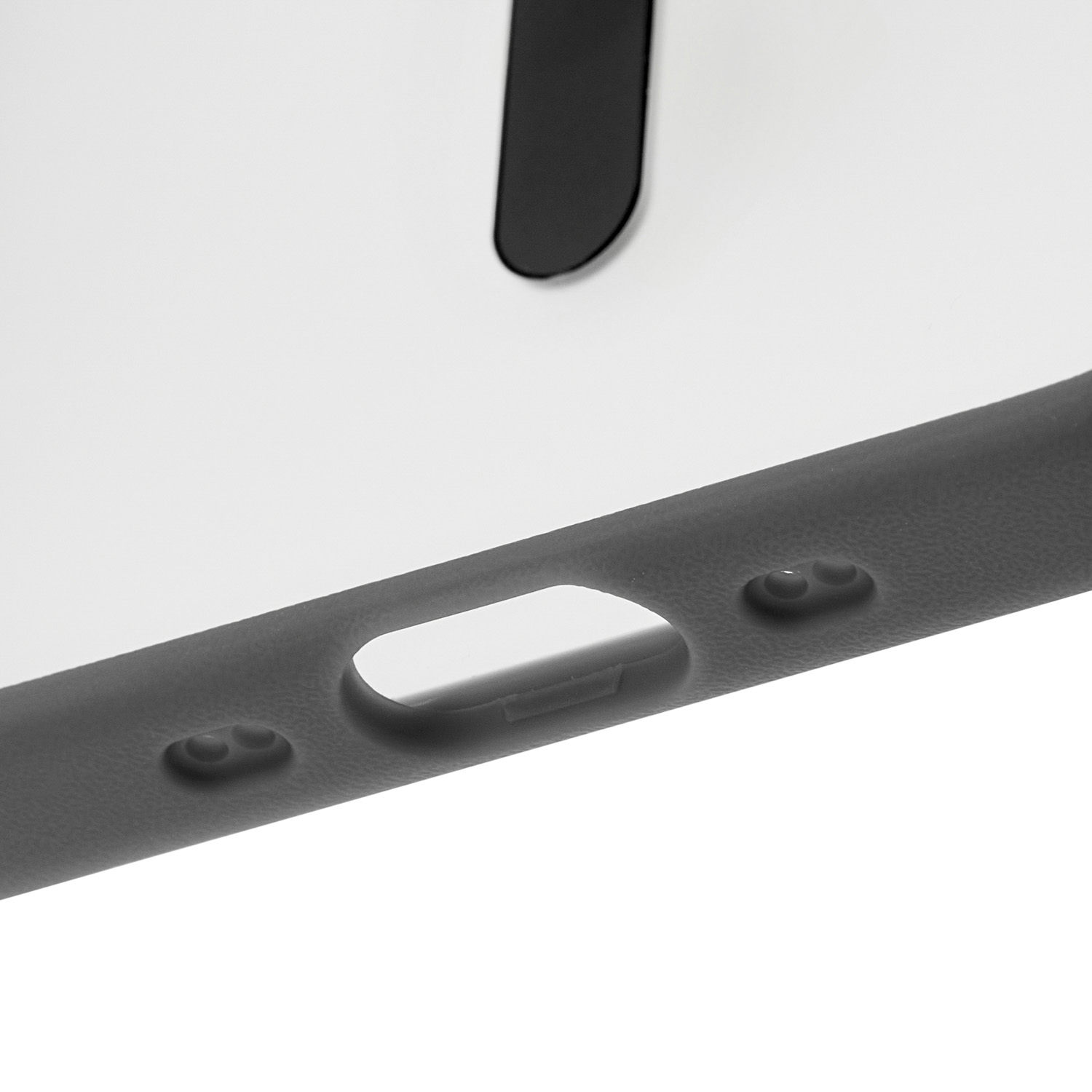 На фото изображено Чехол защитный uBear Cloud Mag Case для iPhone Air, серый