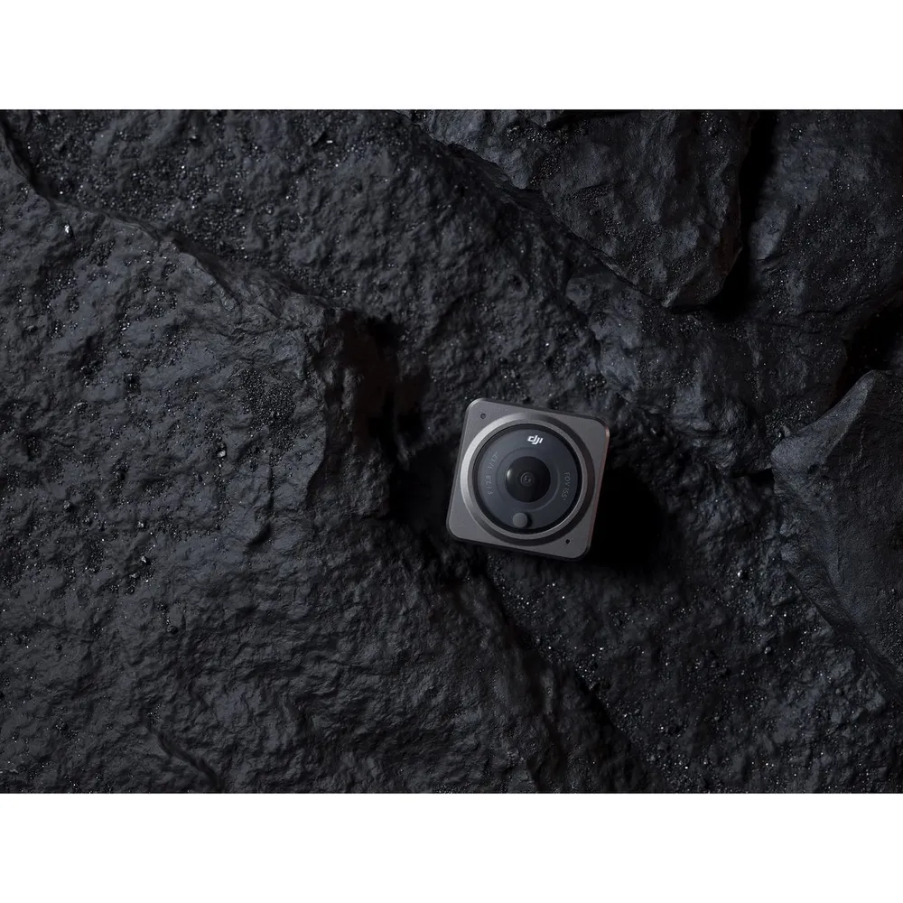 На фото изображено Экшн-камера DJI Action 2 Dual-Screen Combo