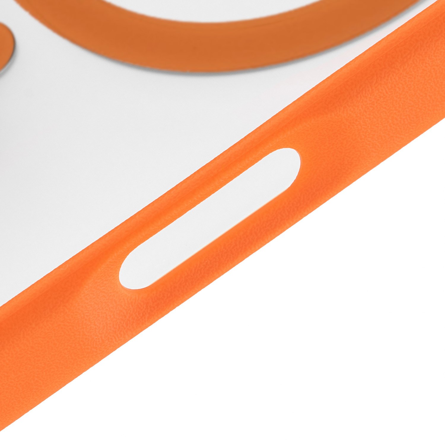 На фото изображено Чехол защитный uBear Cloud Mag Case для iPhone 17 Pro, MagSafe, оранжевый