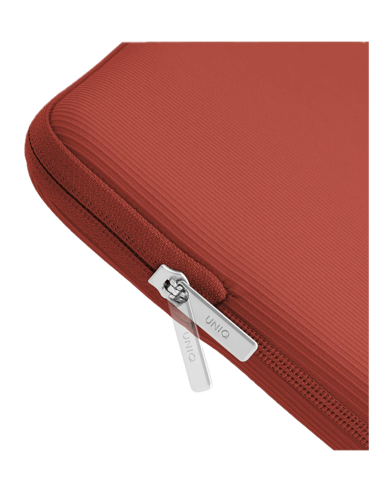 На фото изображено Uniq Cyprus Ridge Edition для MacBook Air 13, Burnt Sienna