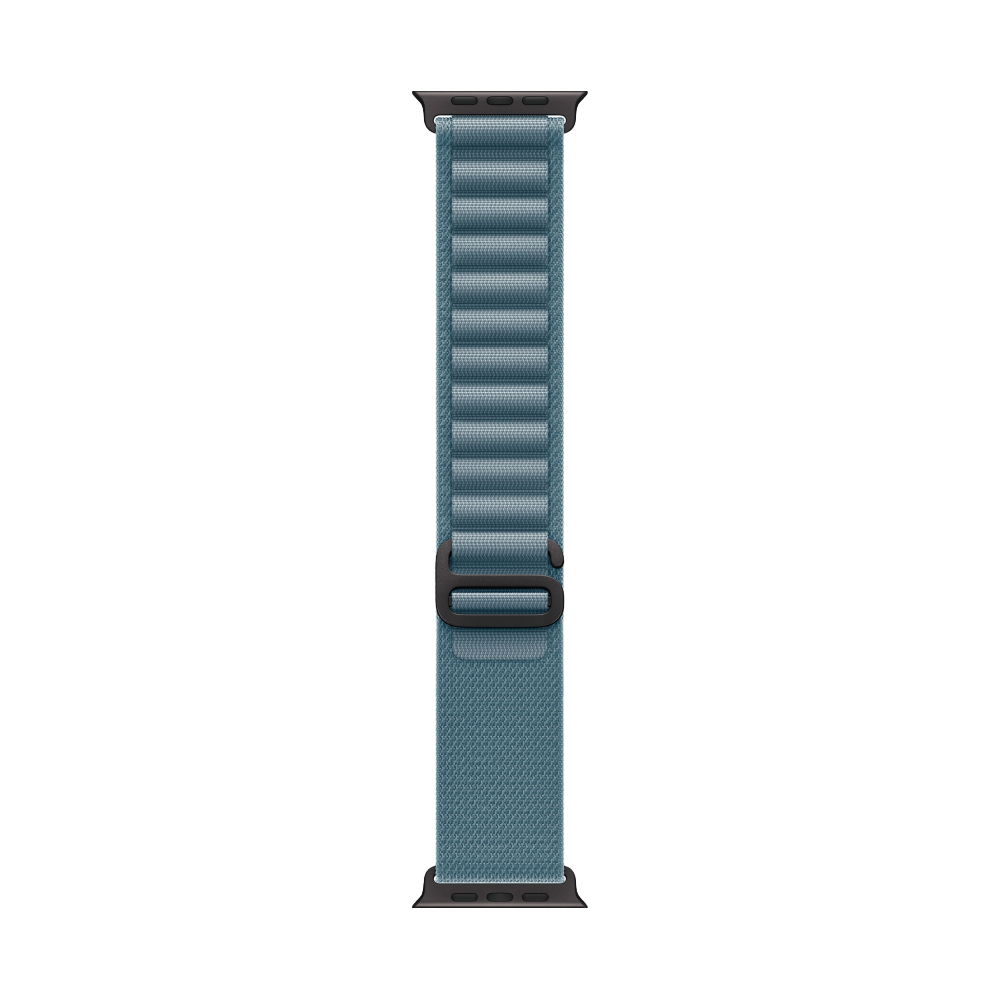 На фото изображено Apple Watch Ultra 3 GPS + Cellular, 49 мм, корпус из чёрного титана, ремешок Alpine, цвет светло-синий, L